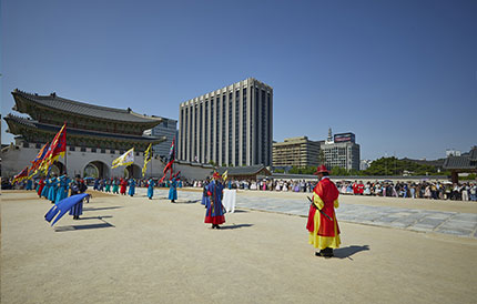 7. Taking over royal palace guards are line up.